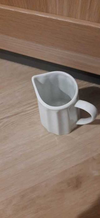 Biały Mlecznik / Dzbanuszek na Mleko / Porcelana / Skandi Art Deco
