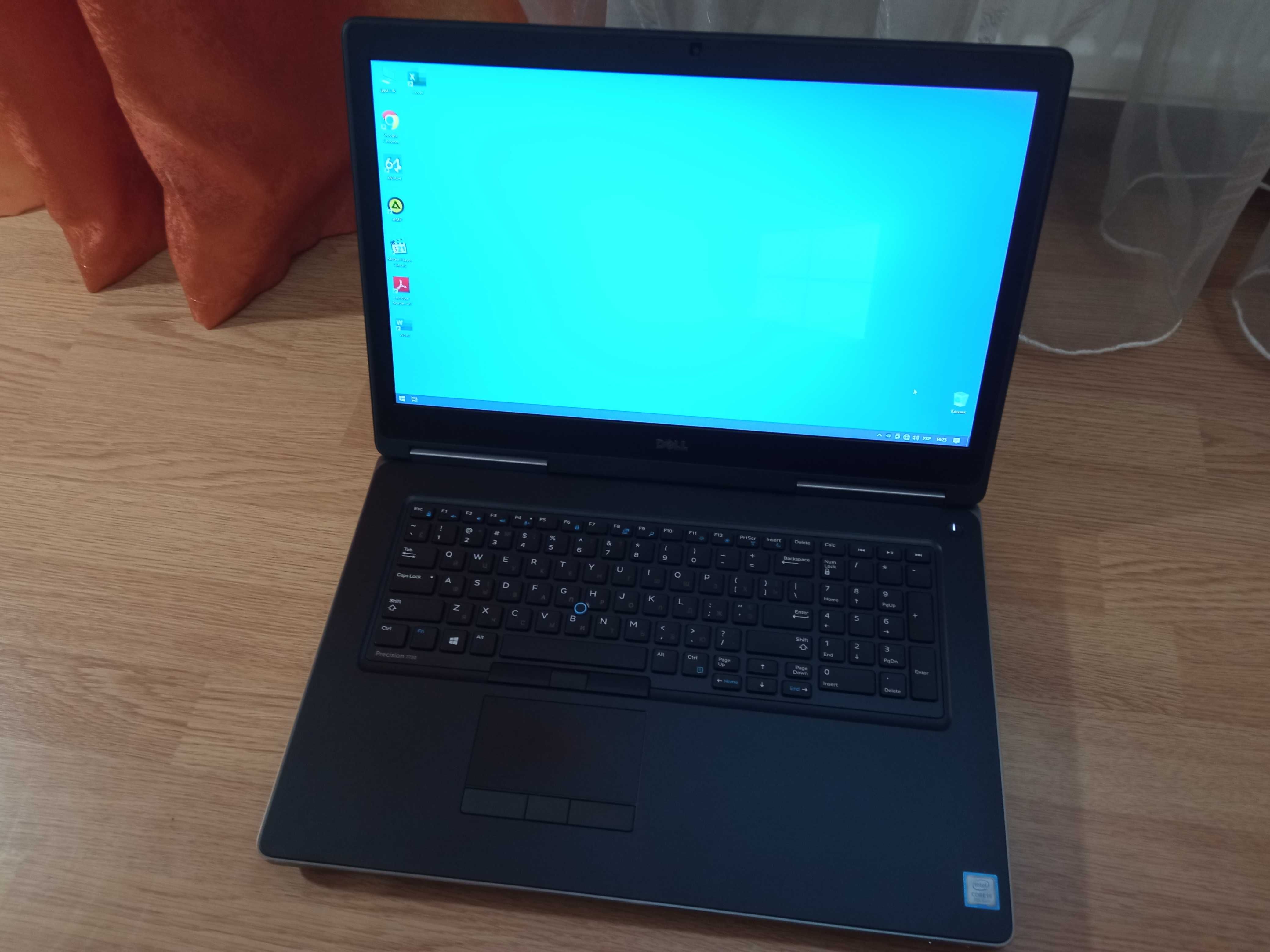 Dell Precision 7720/17.3/i5-7300HQ/16 DDR4/Quadro M1200