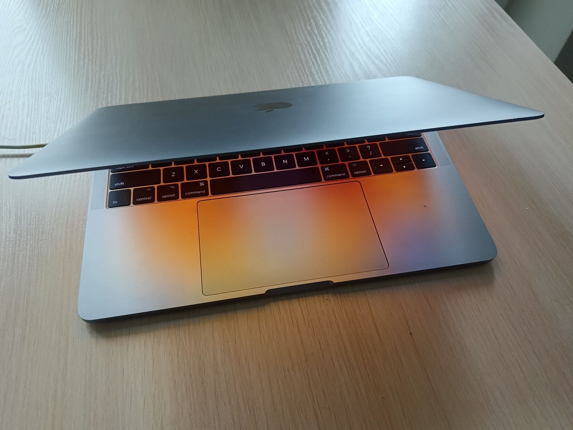 MacBook Pro 13  2017 | i5 2-ядра 2.3 GHz | 8gb Ram | SSD250Gb A1708