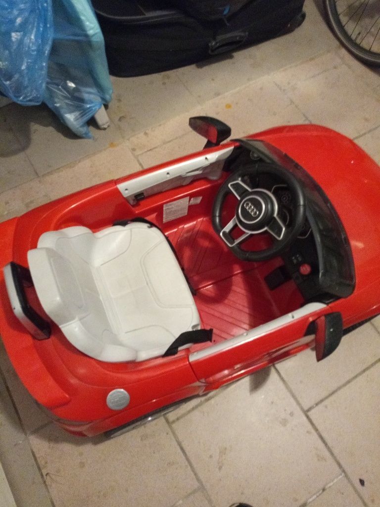 Samochód zabawka Audi samojezdny elektryczny