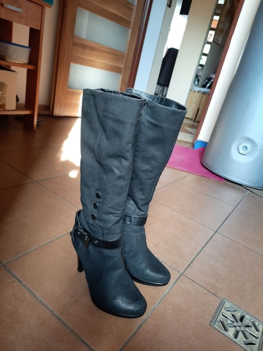 Kozaki zamszowe - czarne na obcasie