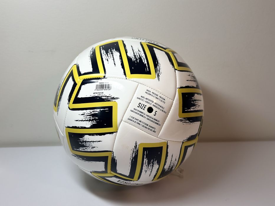 Piłka  adidas Uniforia Match Ball Replica Club w barwach Szwecji r5