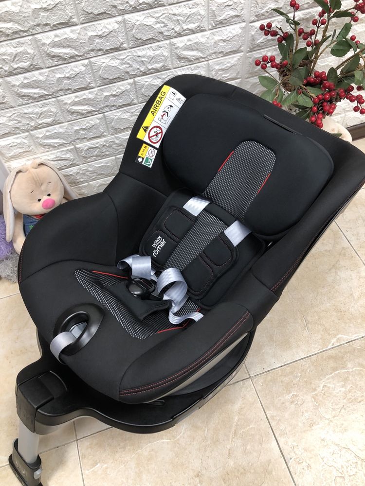 Автокрісло Britax Römer DUALFIX M i-SIZE Група 0+/1 (0-18 кг)