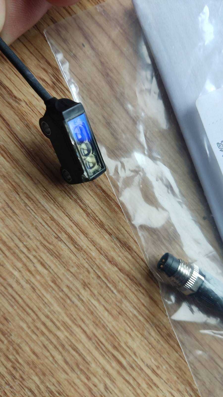 Czujnik optyczny odbiciowy S00D-BS-R-PN-30 2 sztuki Nowe