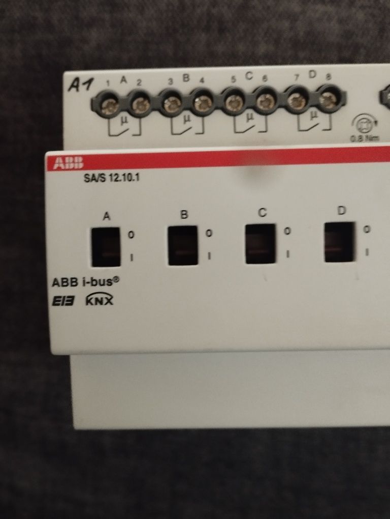 Релейный активатор ABB KNX SA/S 12.10.2.1 Бинарный выход 12-канальный
