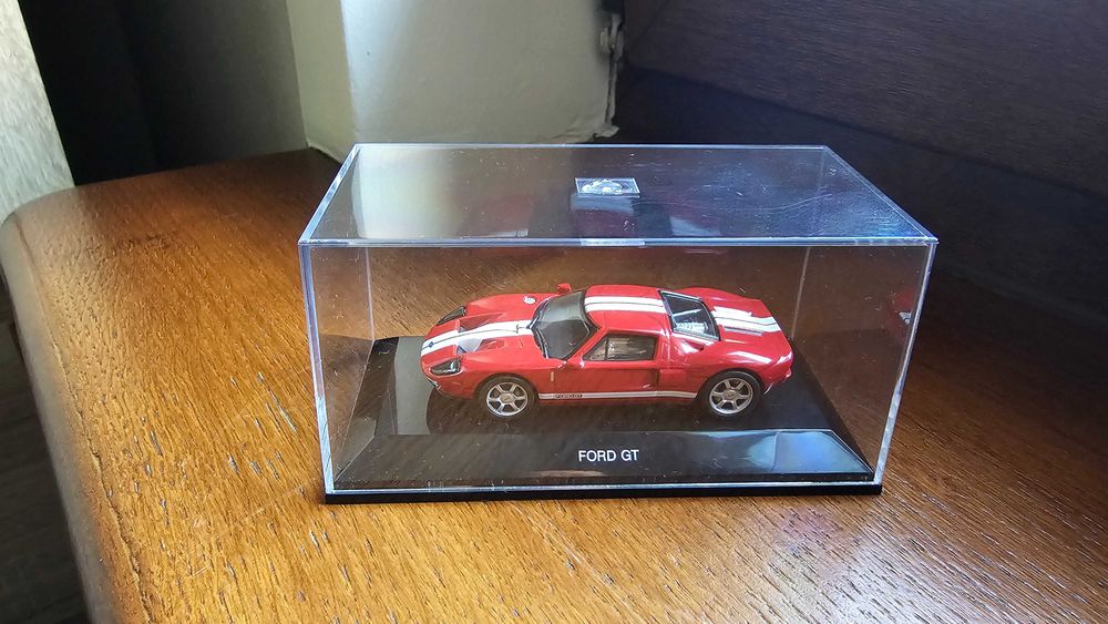 Ford GT Red AutoArt w skali 1:64