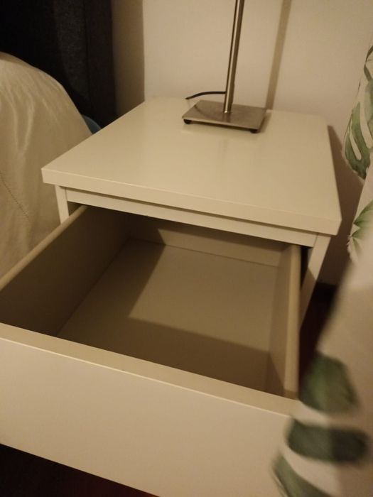 Mesa cabeceira malm branca