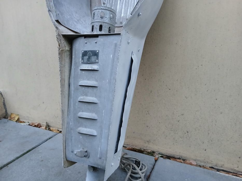 Lampa uliczna stara zabytkowa oprawa PRL sprawna