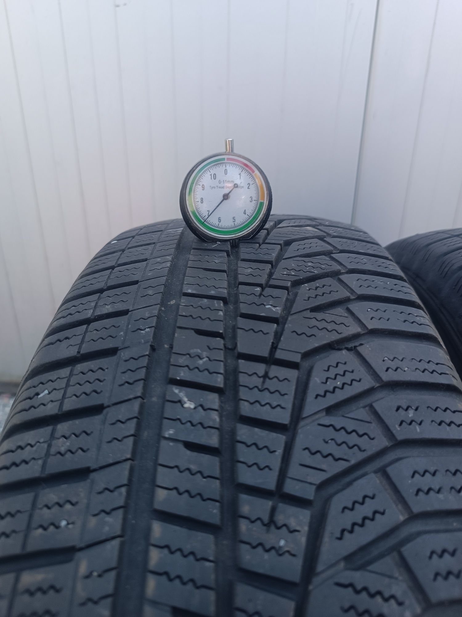 215/65R17 dwie opony zimowe Hankook