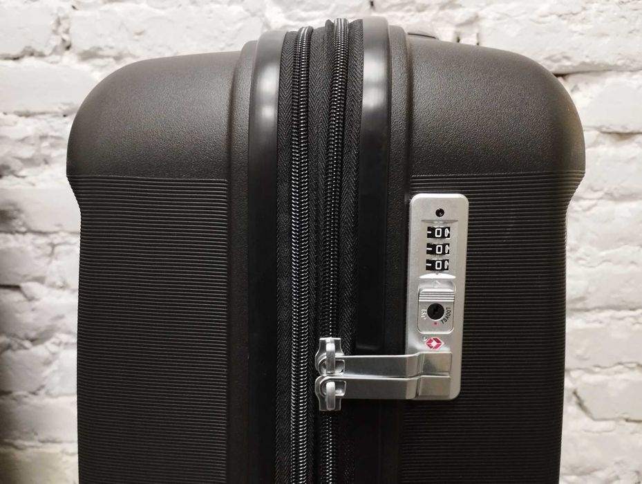 Велика валіза ( чемодан) на колесах Airtex 646