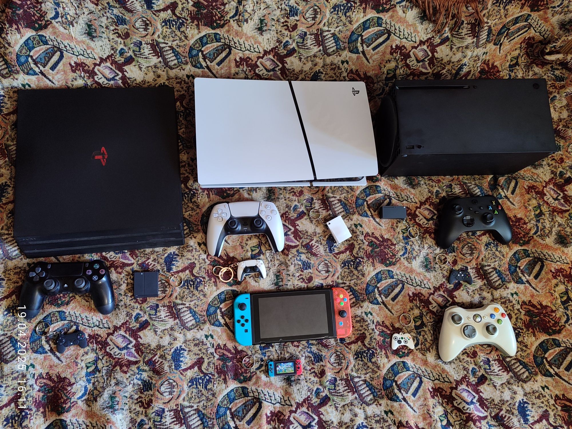 Брелки в виде игровых консолей и джойстиков Playstation Nintendo Xbox