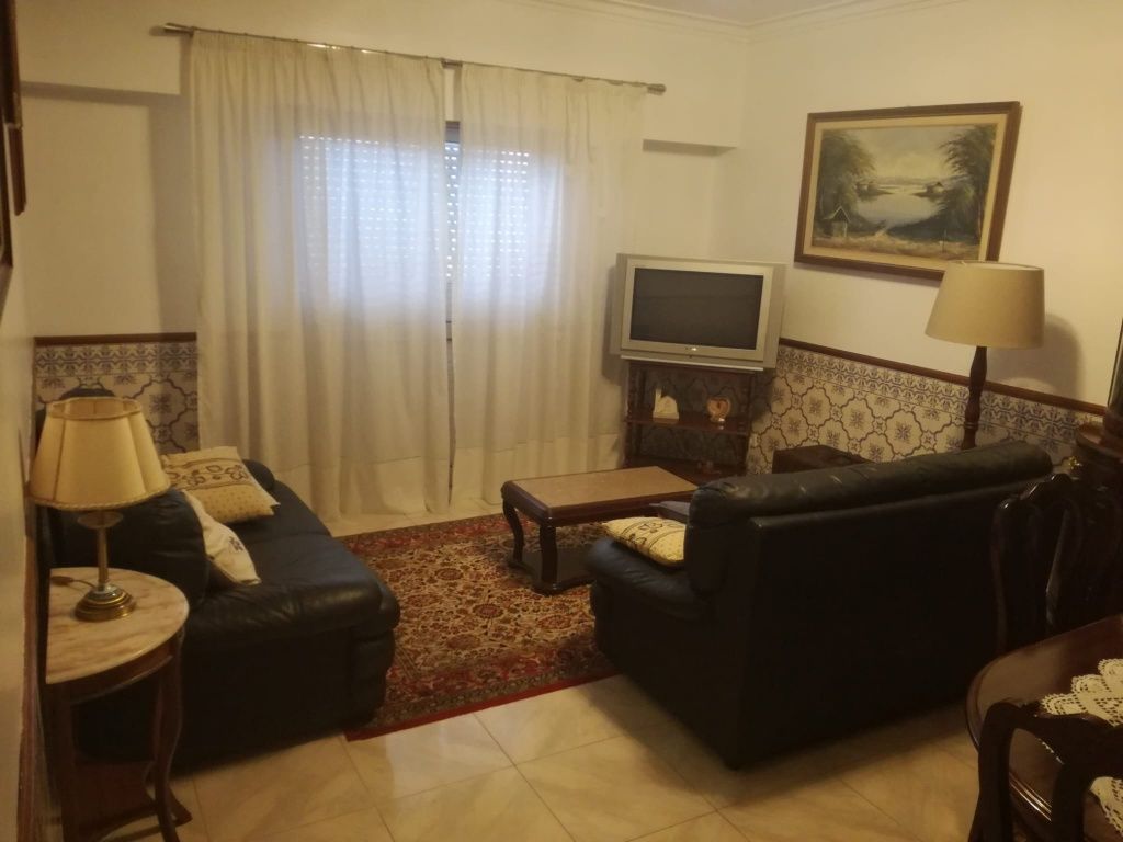 Alguga-se quarto só para senhoras