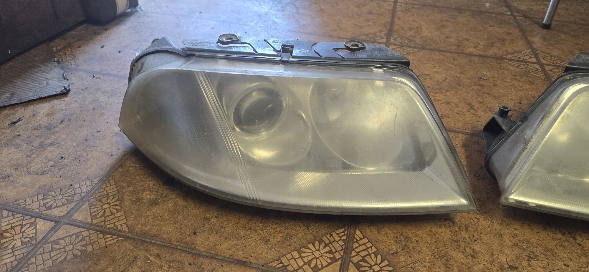 Lampa przód przednia lewa prawa  VW Passat B5 Lift