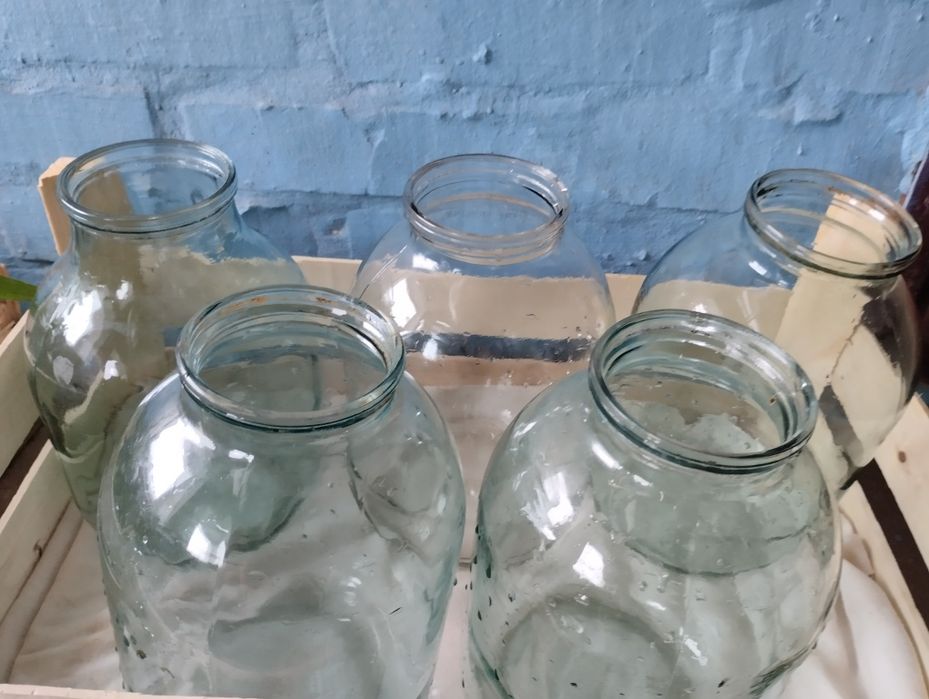 Скляні бутелі банки на 3л і пляшки з під шампанського і інших напоїв