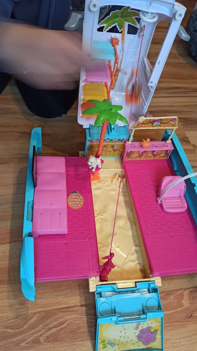 Kamper Barbie rozkładany z placem zabaw dla piesków