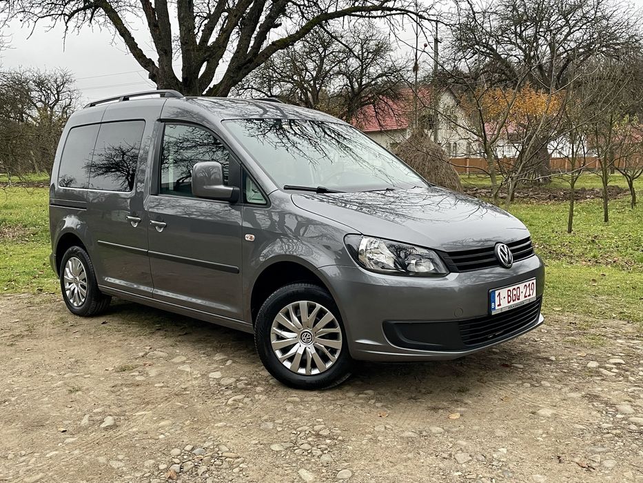 Свіжопригнаний кадді,7 місць