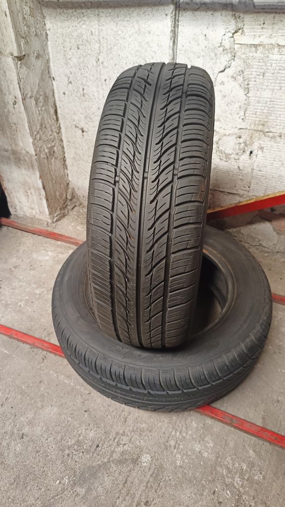 Vendo par 175/65r14 Tigar Touring com 80% piso