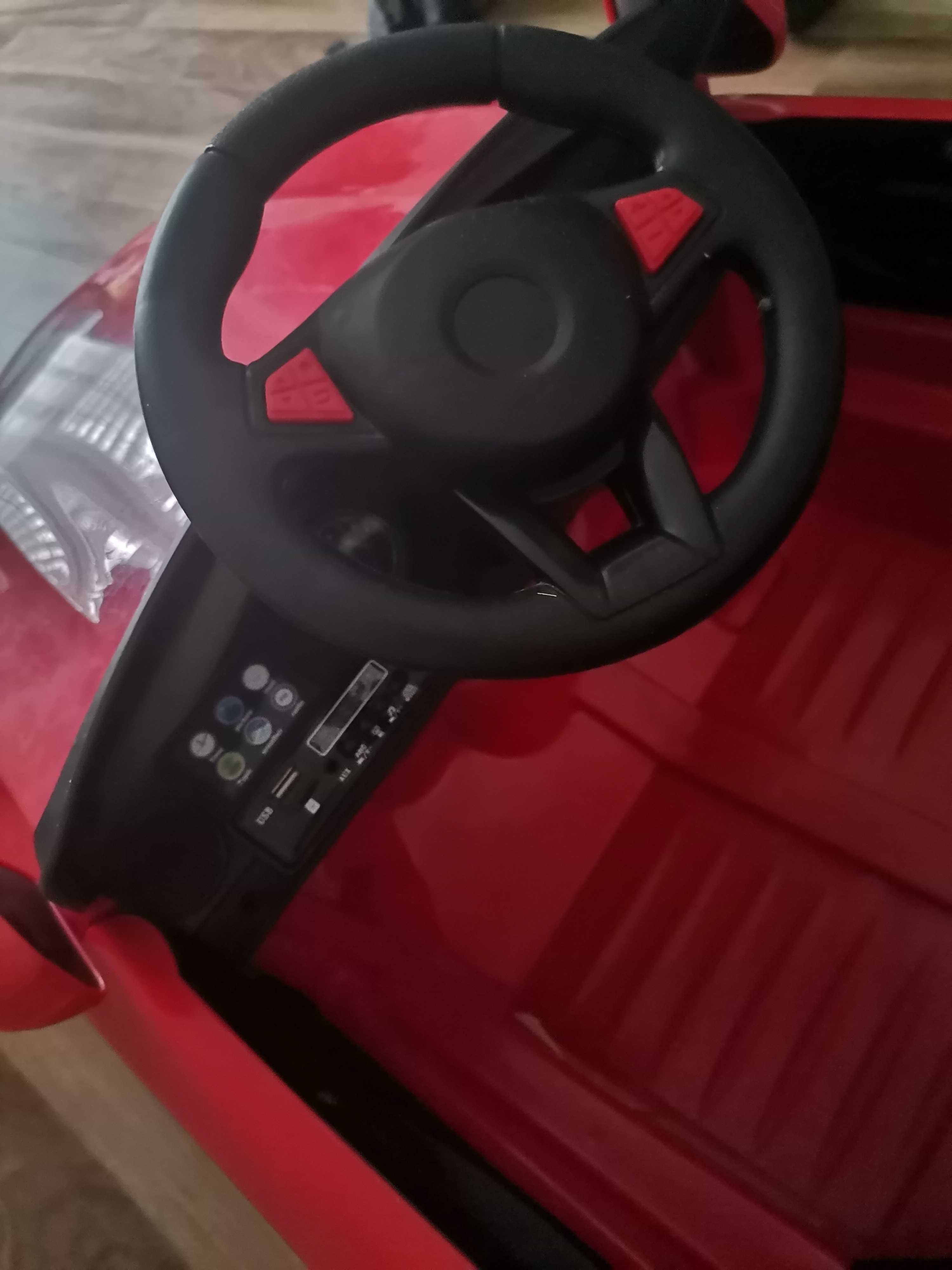 Czerwone auto na akumulator pilot światło dźwięk muzyka