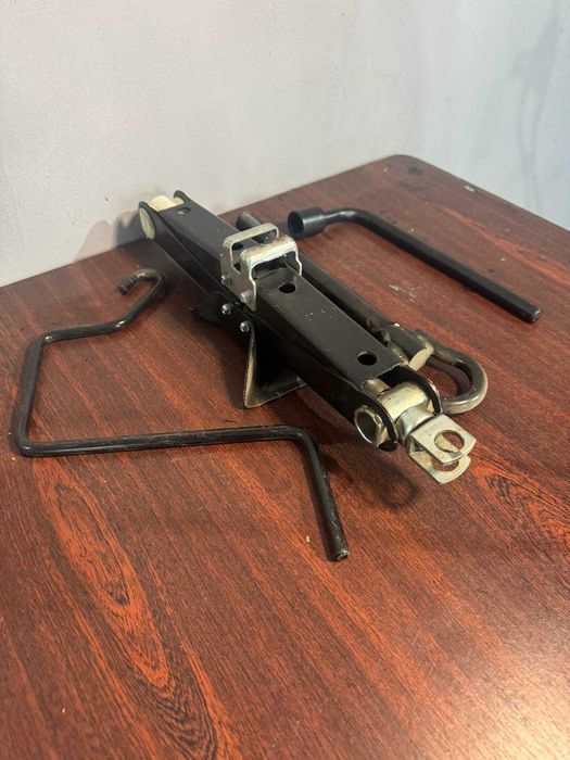 Домкрат Буксировочний Крюк Автокомпресор Ромбоподібний Оригінал Б/У