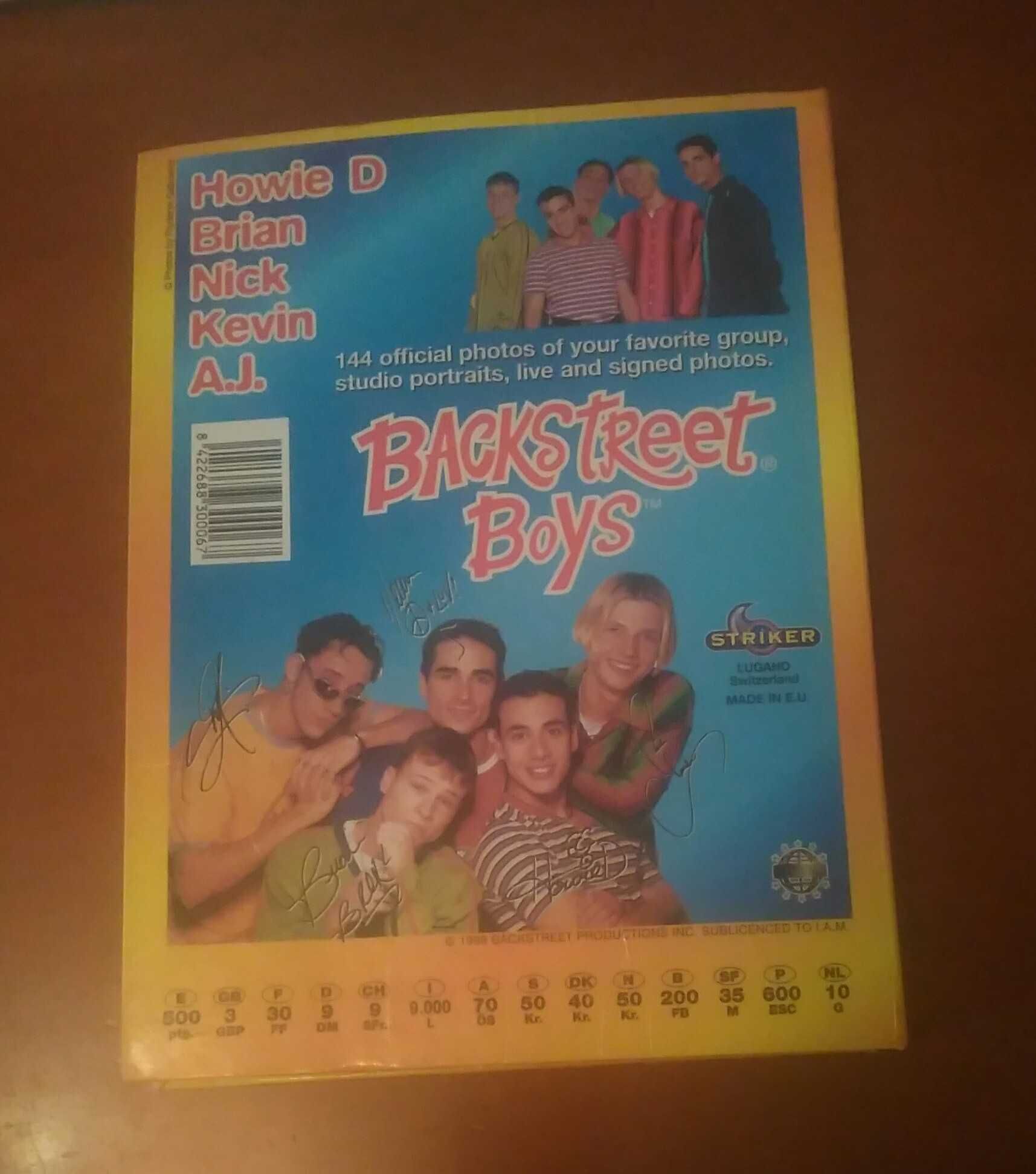 Álbum Backstreet Boys oficial, com 77 fotografias (Striker)