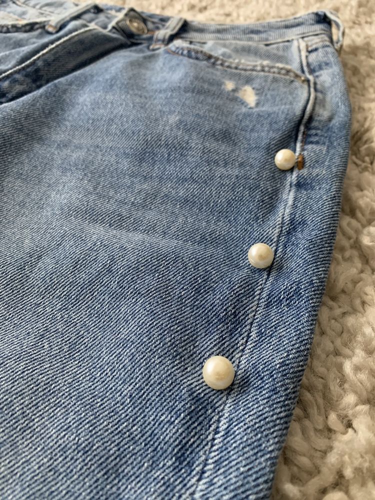 Jeans de ganga com pérolas H&M