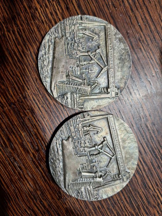 2 Medale stocznia Gdynia im.komuny paryskiej