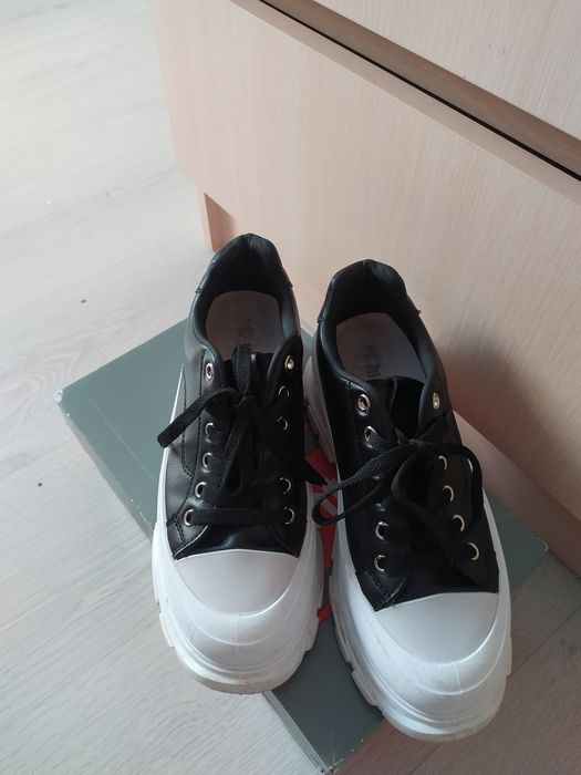 Кроссовки , угги