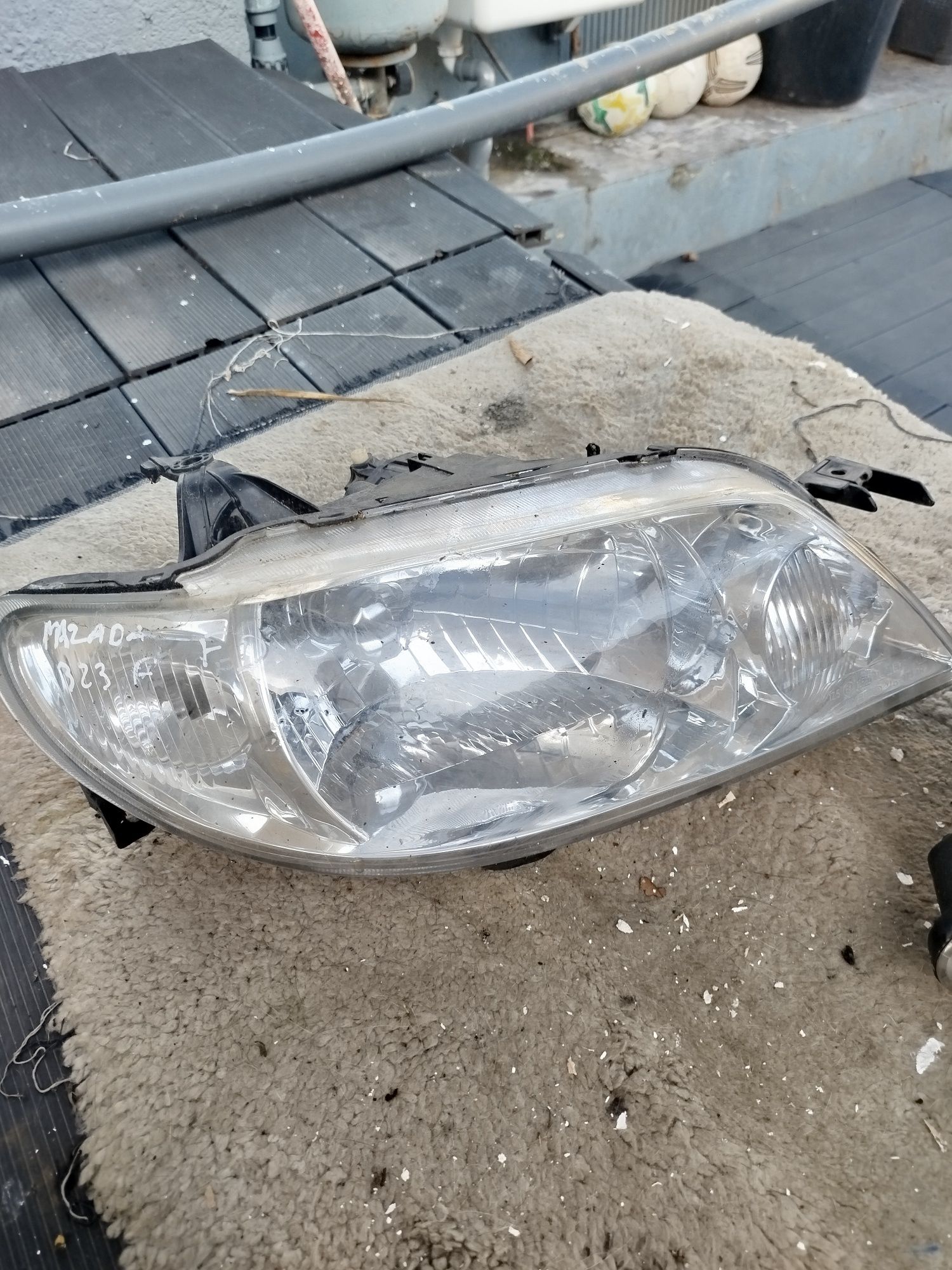 Farol Mazda 323f