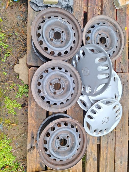 Felgi stalowe GM 13 cali z kołpakami Opel Astra F