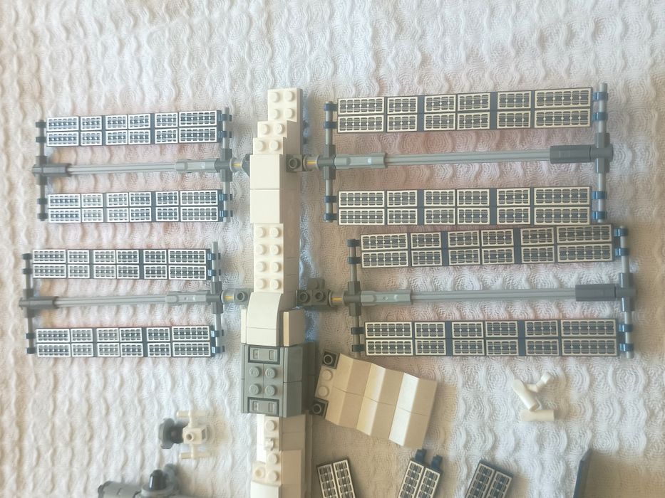 LEGO 21321 stacja kosmiczna zestaw niekompletny