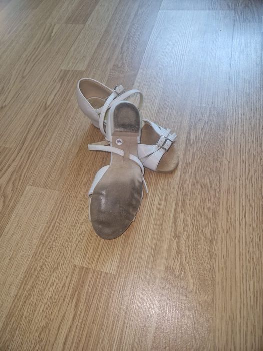 Бальні босоніжки.