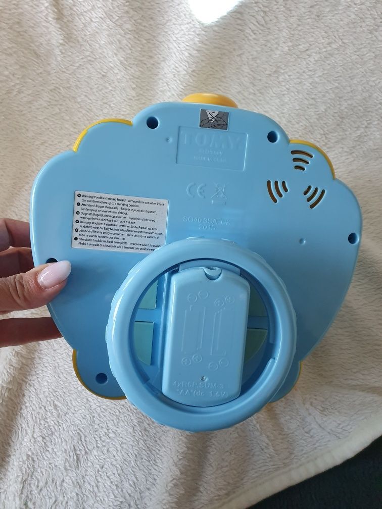 projektor do łóżeczka tomy disney kubuś puchatek pozytywka lampka gra