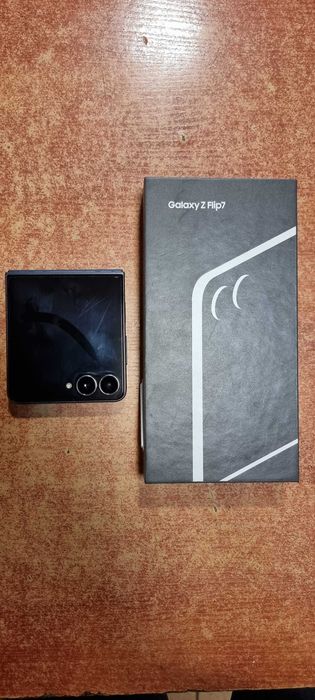 Samsung Galaxy Z Flip 7 JetBlack 12/256