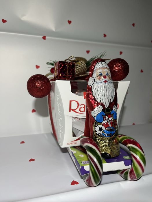 Сододкі подарунки , квіти з атласної трічки