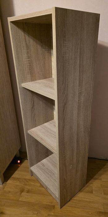 Mały regał do pokoju