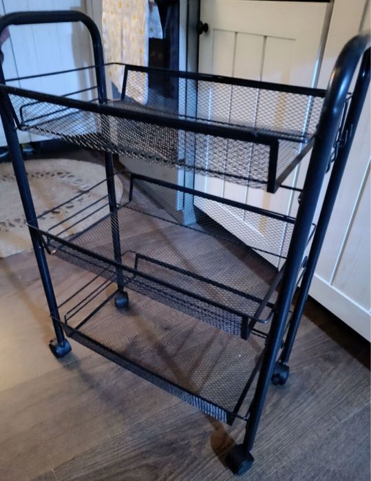 Mobilny regał kuchenny lub łazienkowy na kółkach – 3-poziomowy wózek