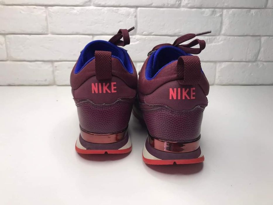 Sneakersy skórzane Nike Rozmiar 38,5  Brak wkładek