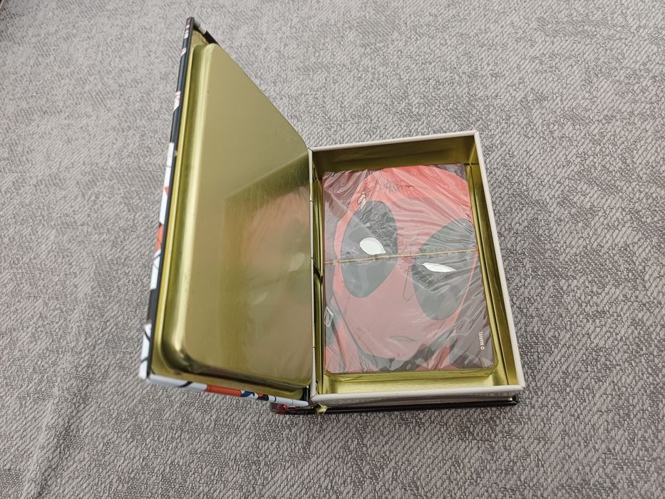 Conjunto de artigos Marvel e DC