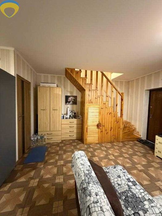 Продам дворівневу квартиру з ремонтом та укомплектовану - Авангард