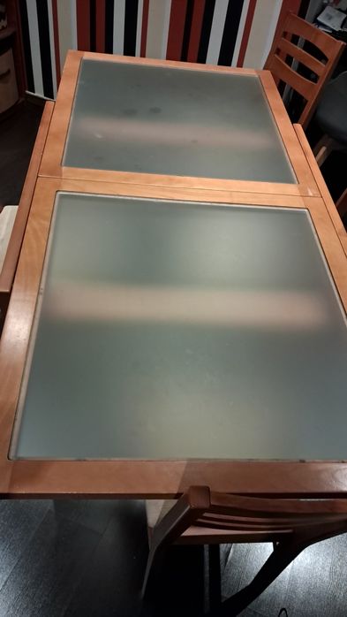 Mobilia sala em cerejeira 
Mesa 90x90 extenxivel 180×
4 cadeiras
A