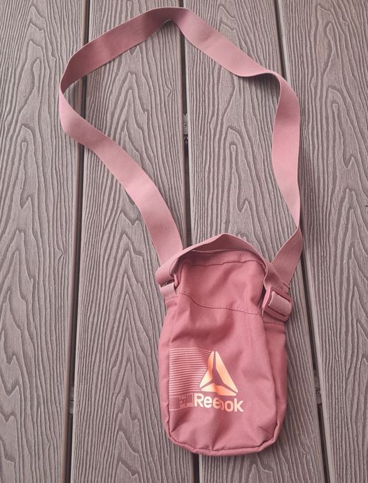 Reebok pudrowy róż saszetka nerka torebeczka