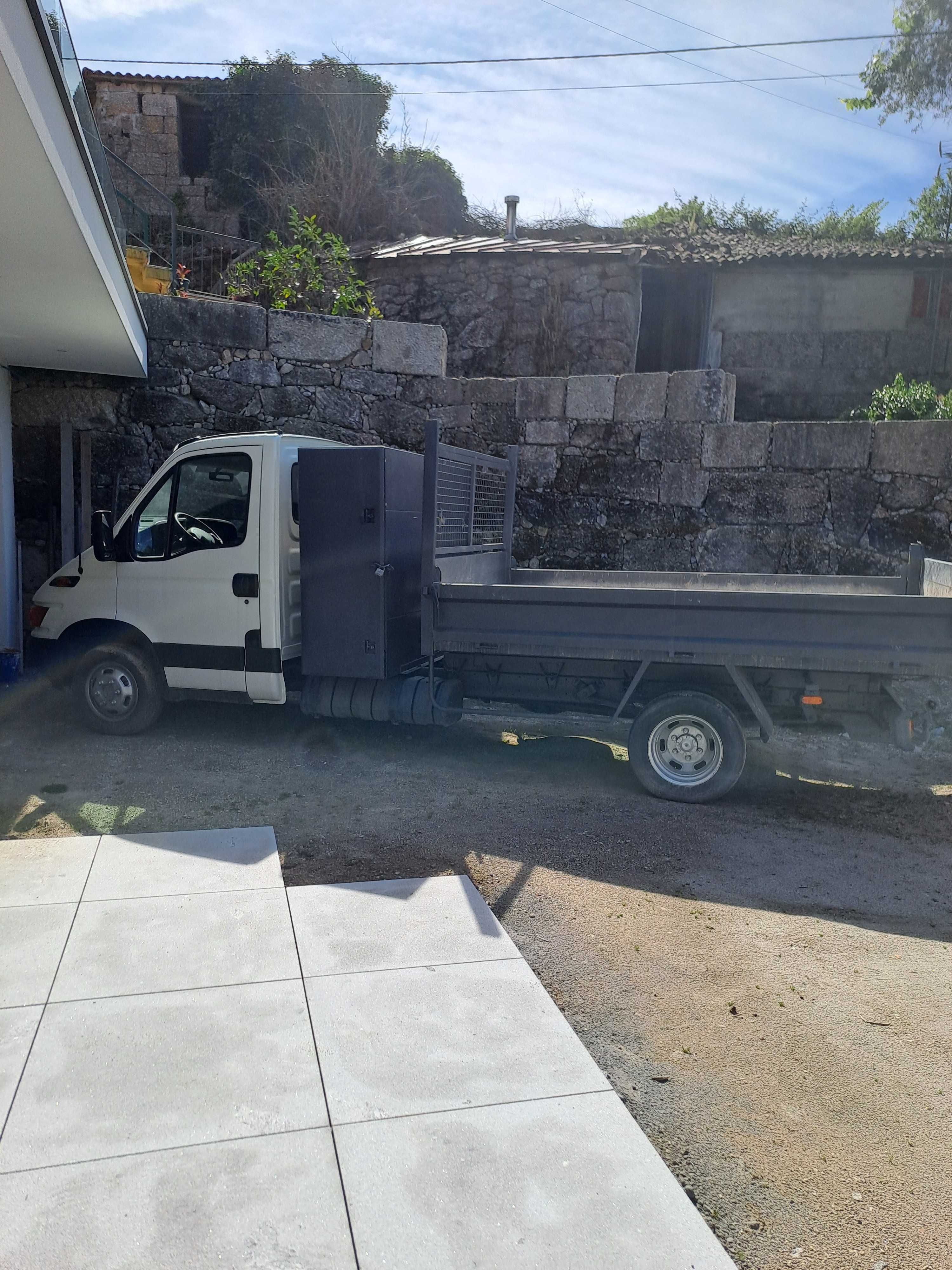 Iveco caixa aberta com bascula + caixa para ferramentas