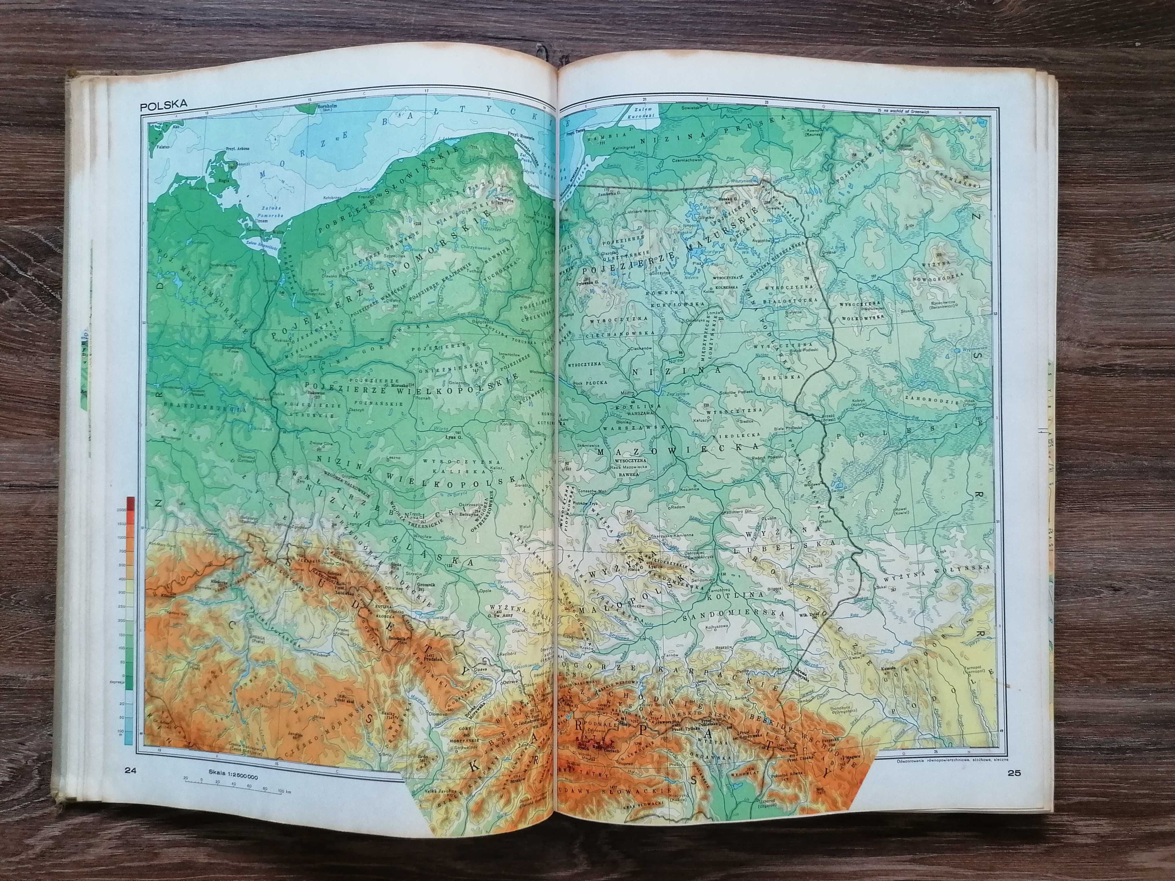 Atlas geograficzny A4 z 1979 r.