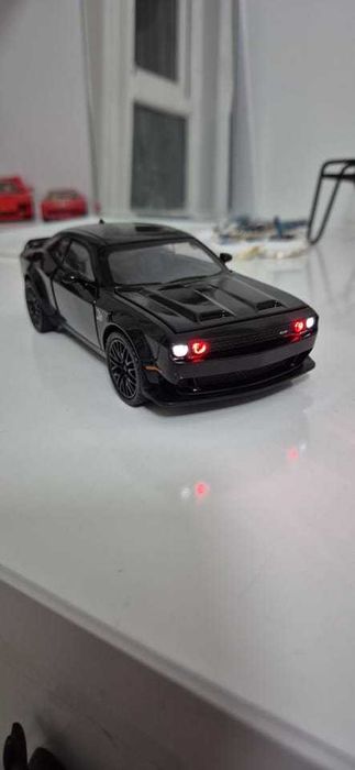 Miniatura Carro Dodge Challenger SRT Hellcat Preto - Réplica Detalhada