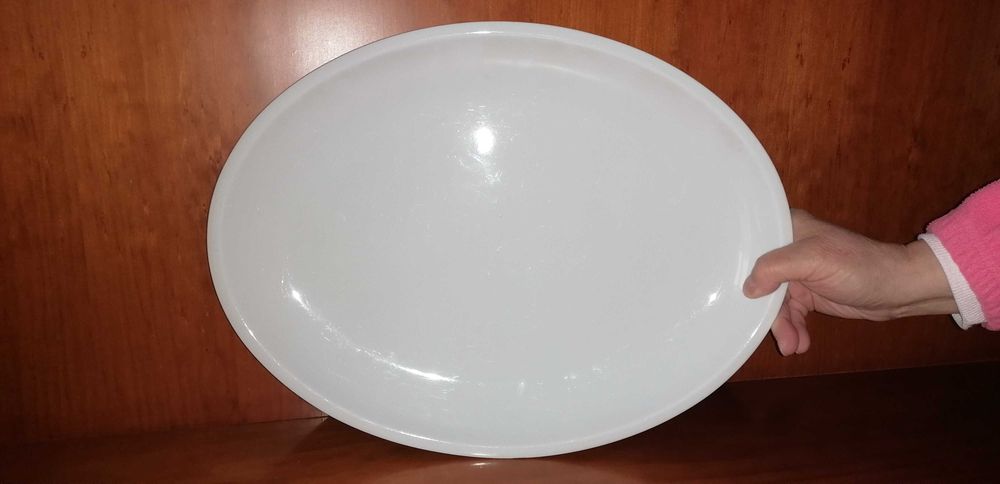 Travessa branca antiga