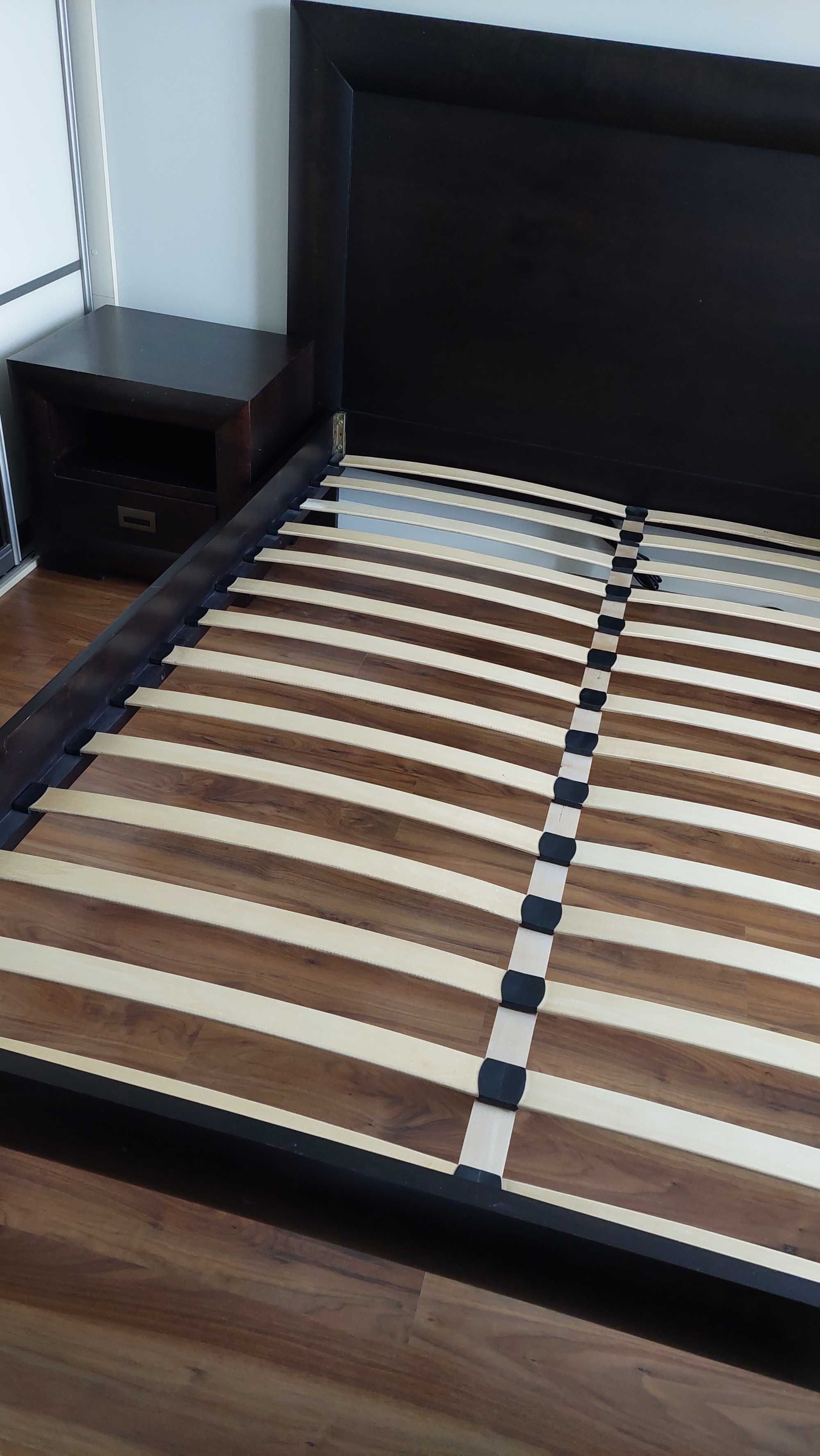 Łóżko drewniane i dwie komody
