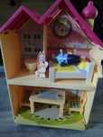 Domek z basenem bluey