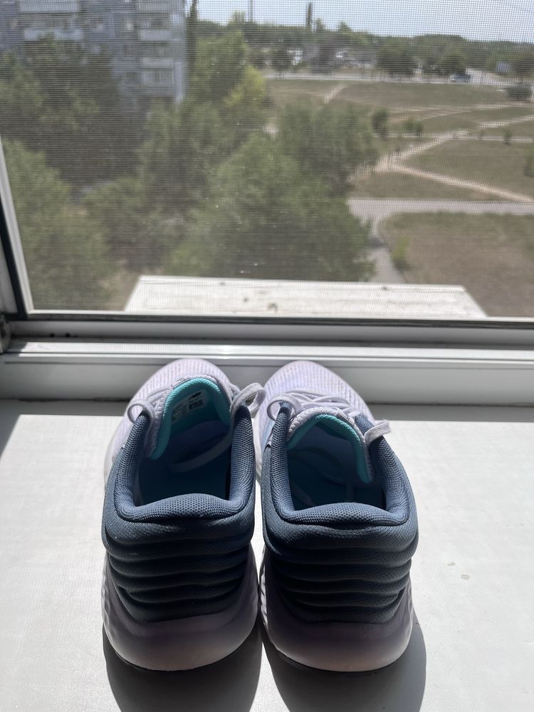 Кросівки жіночі New Balance 520 розмір 39
