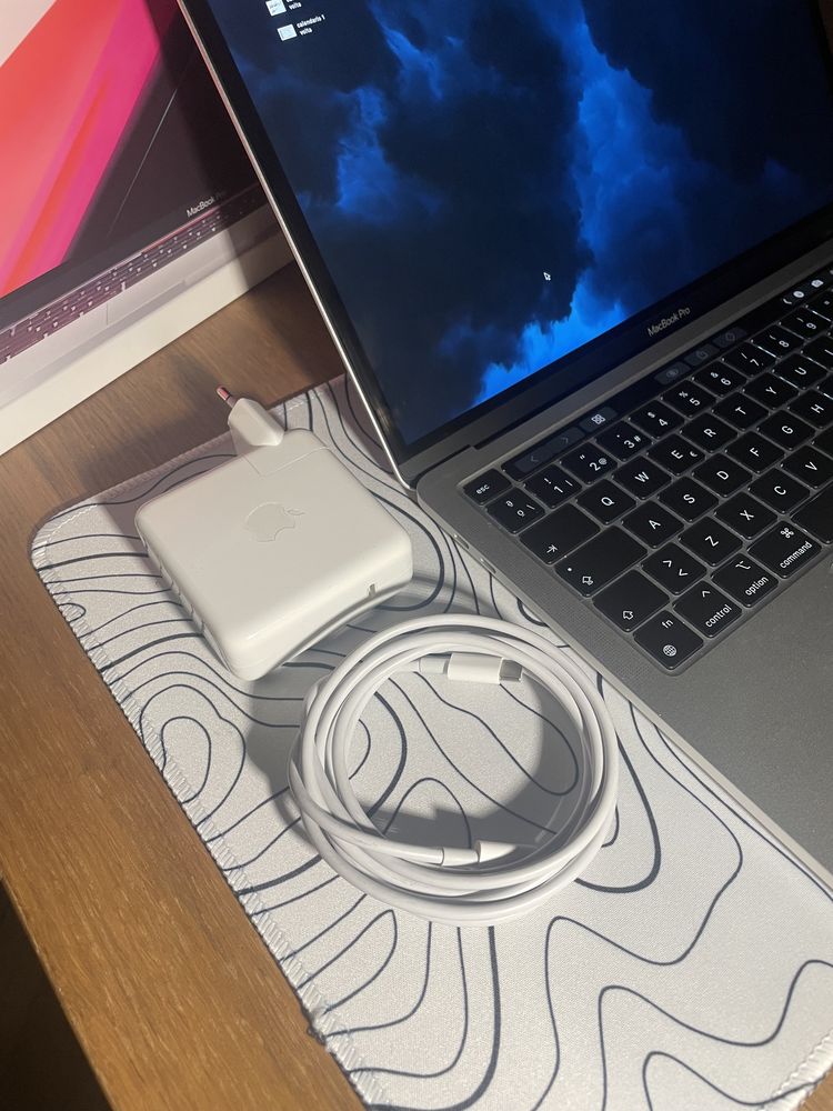 Macbook Pro 2022 | M2 | 13” | 8GB RAM | 256GB SSD