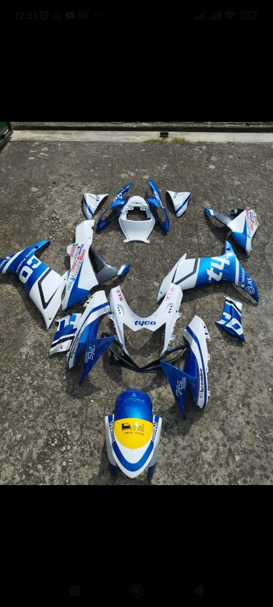 Kit carenagens GSXR -750 Novas na caixa, são em plástico ,